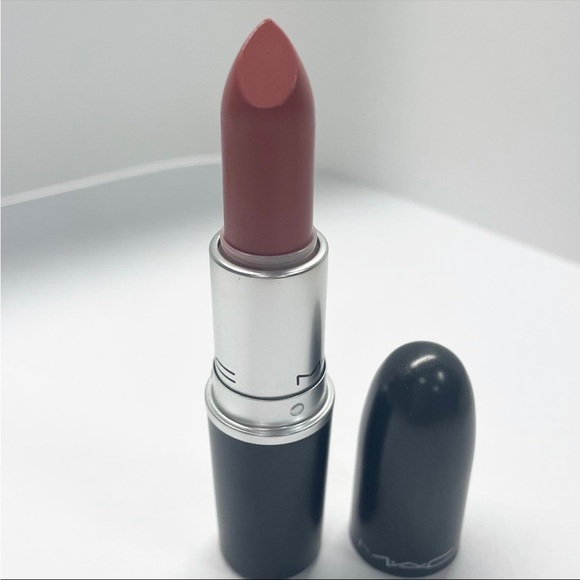 MAC Come Over Lipstick - Picture 2 of 9